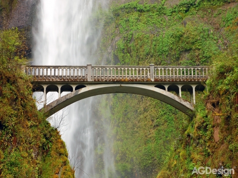Fototapeta vliesová Most u vodopádu 360 x 270 cm